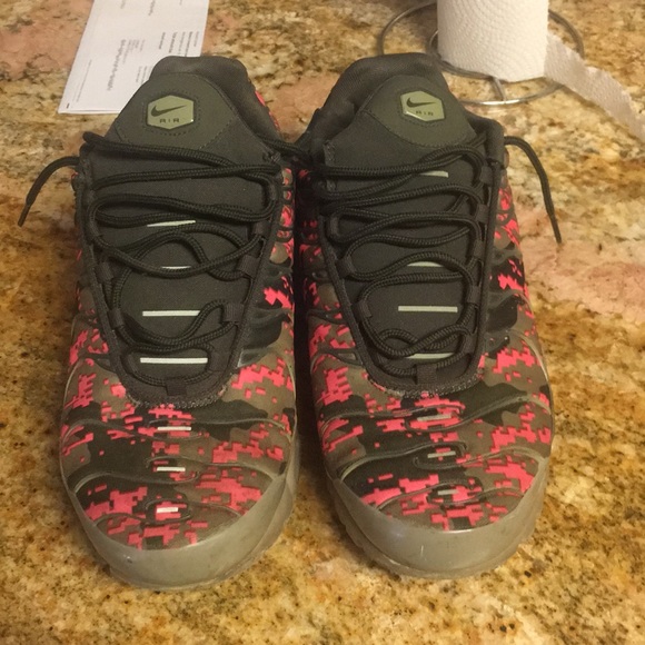 air max plus digi camo olive